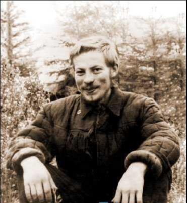 老照片模糊不清？别怕，送PS修复破损神器一秒神奇复原