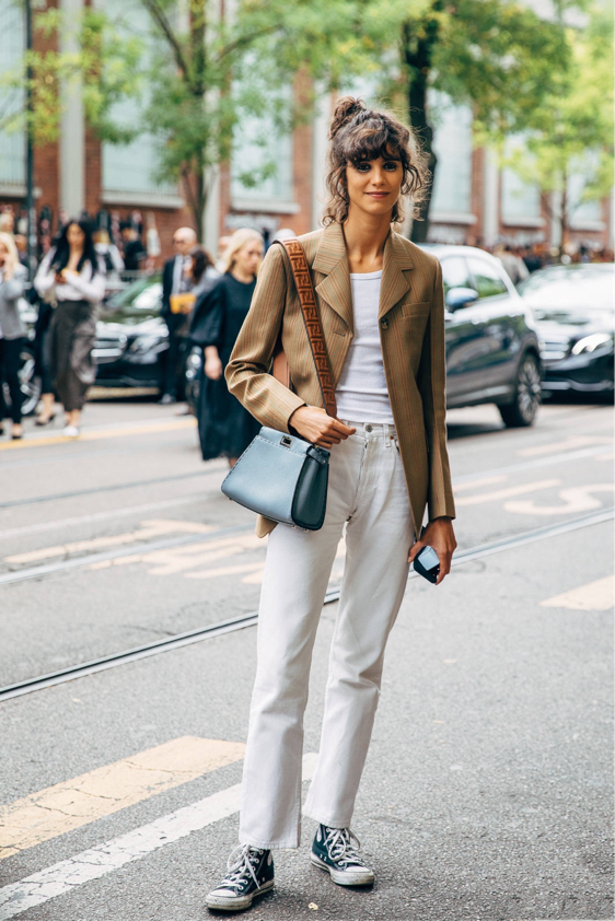 50岁女人别穿太“艳”，多穿这5种颜色的衣服，减龄又显白