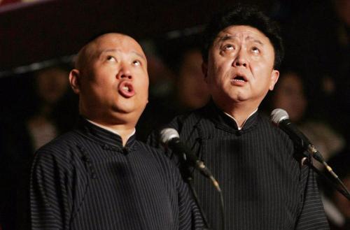 抽烟喝酒烫头：于谦三大爱好背后，是郭德纲和德云社的辛酸血泪