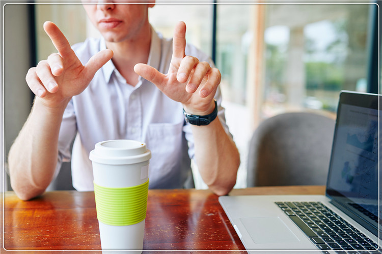 42岁的人创业失败负债80万，实在坚持不下去了，应该怎么办？