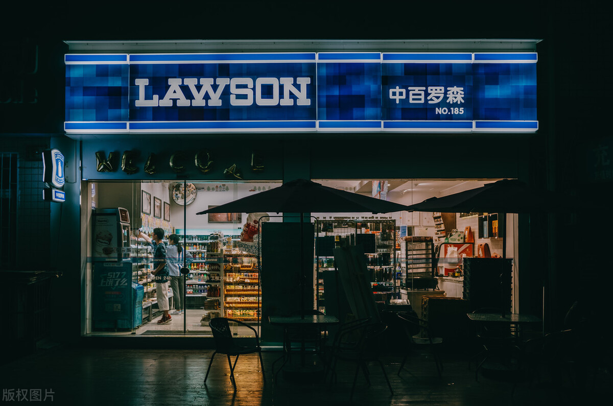 我24小时便利店员，每天上班超10小时，揭秘过期食品去哪儿了