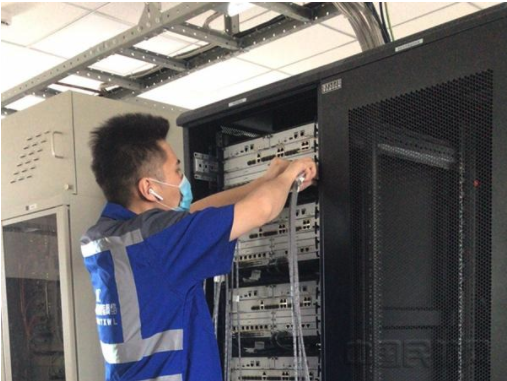 高中学历的他，25岁开始创业，如今成为光纤巨头身家百亿