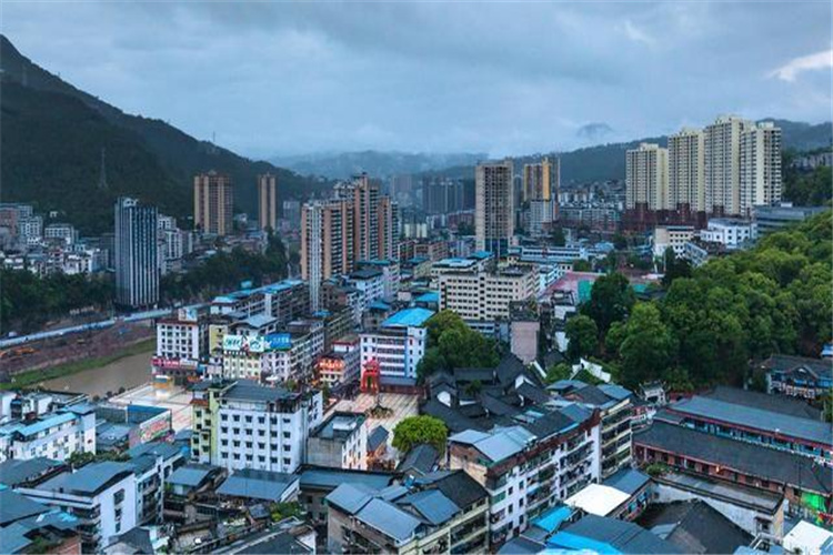 50岁的人不想打工，在县城有哪些小本开店项目可以做？推荐一些