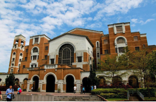 从小混混到零售大王，他41岁开始创业，如今企业年营业额破千亿