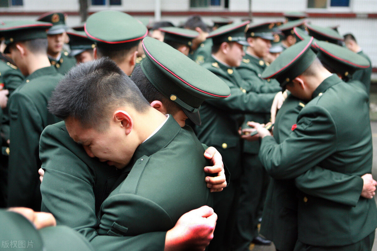 我，退伍老兵转行做二手书店老板，没想一套破书转手赚6万