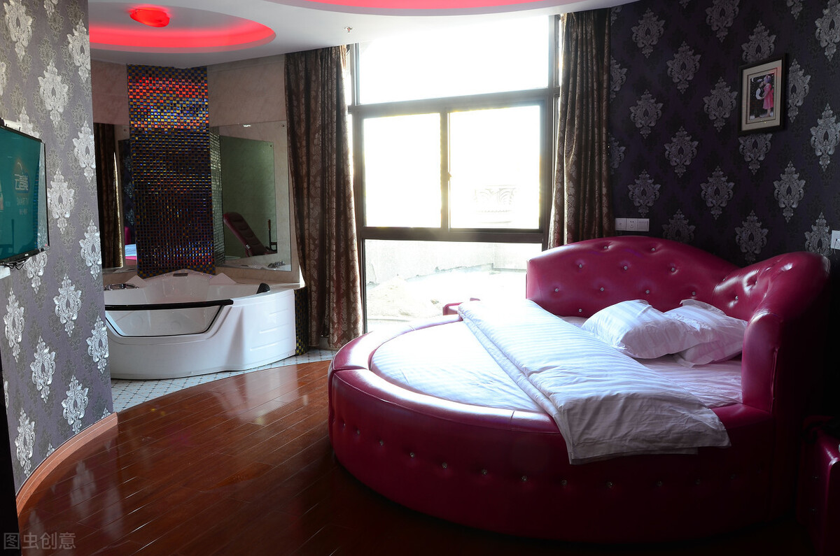 从亏损到盈利，90后老板略施小计，将快倒闭的酒店盘活了