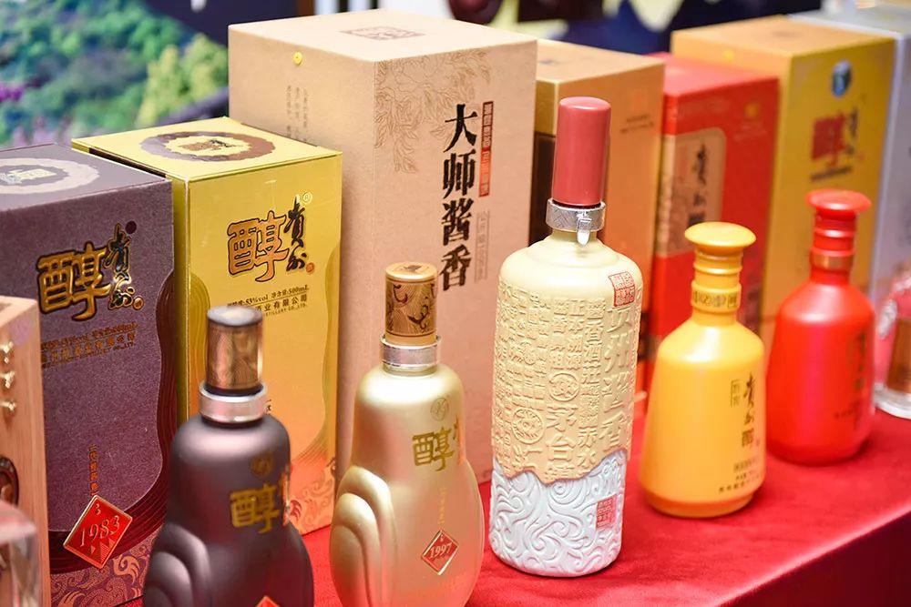 涨价潮来临，贵州茅台股价突破2160元！白酒泡沫还能吹多久？