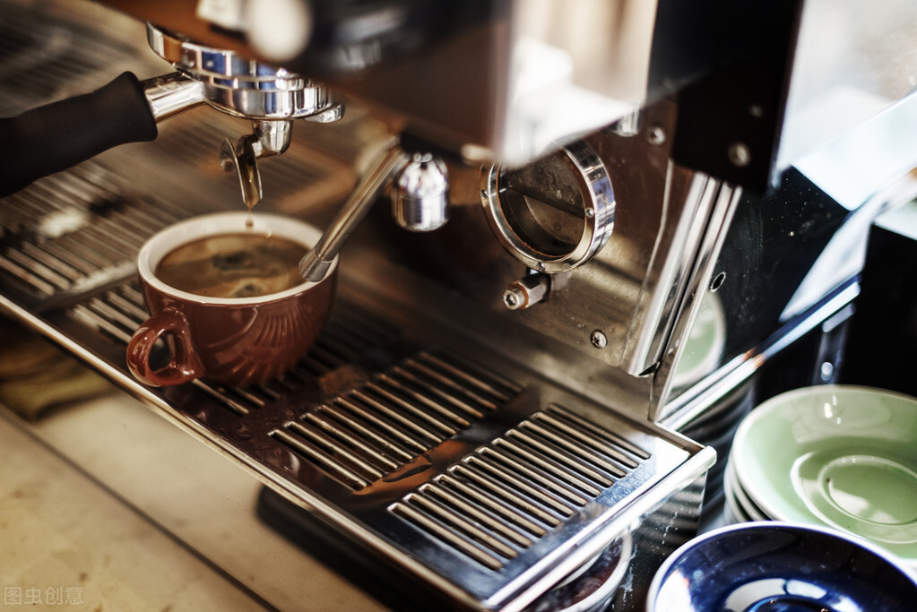 我，5岁被抛弃18岁流浪21岁学做咖啡，如今月入2万杭州买房