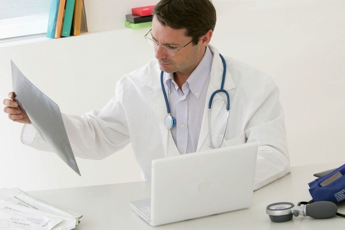 我24小时便利店员，每天上班超10小时，揭秘过期食品去哪儿了