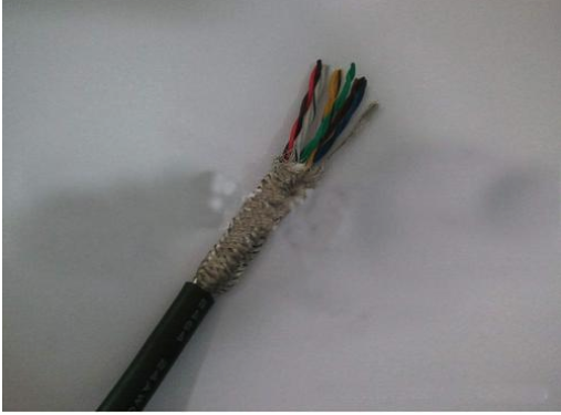 高中学历的他，25岁开始创业，如今成为光纤巨头身家百亿