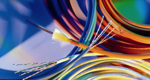 高中学历的他，25岁开始创业，如今成为光纤巨头身家百亿