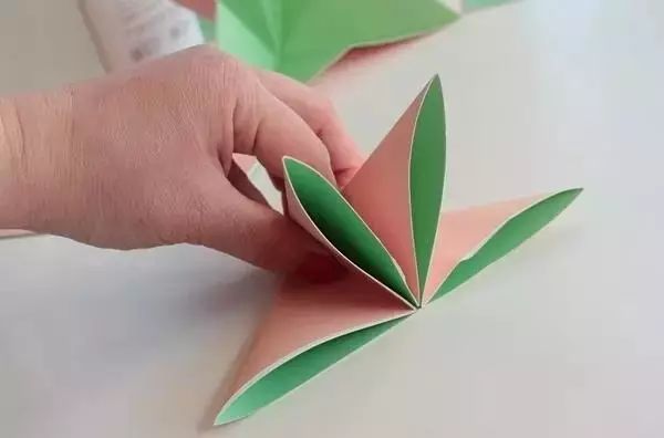 几种简单折纸花教程~太漂亮了