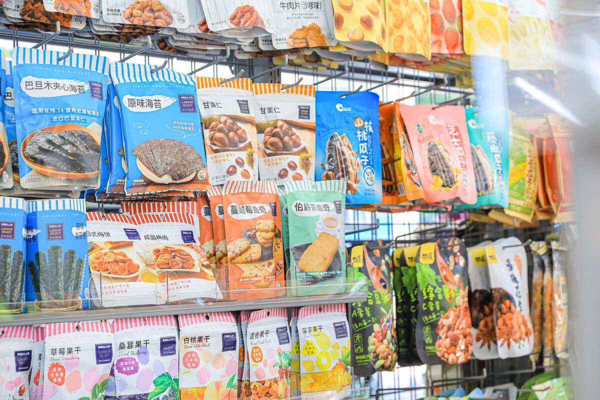 我24小时便利店员，每天上班超10小时，揭秘过期食品去哪儿了