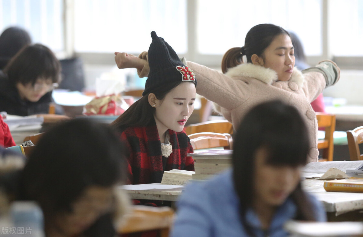 我，90后车站检票员，经常挨骂，但正式工7K的工资真香