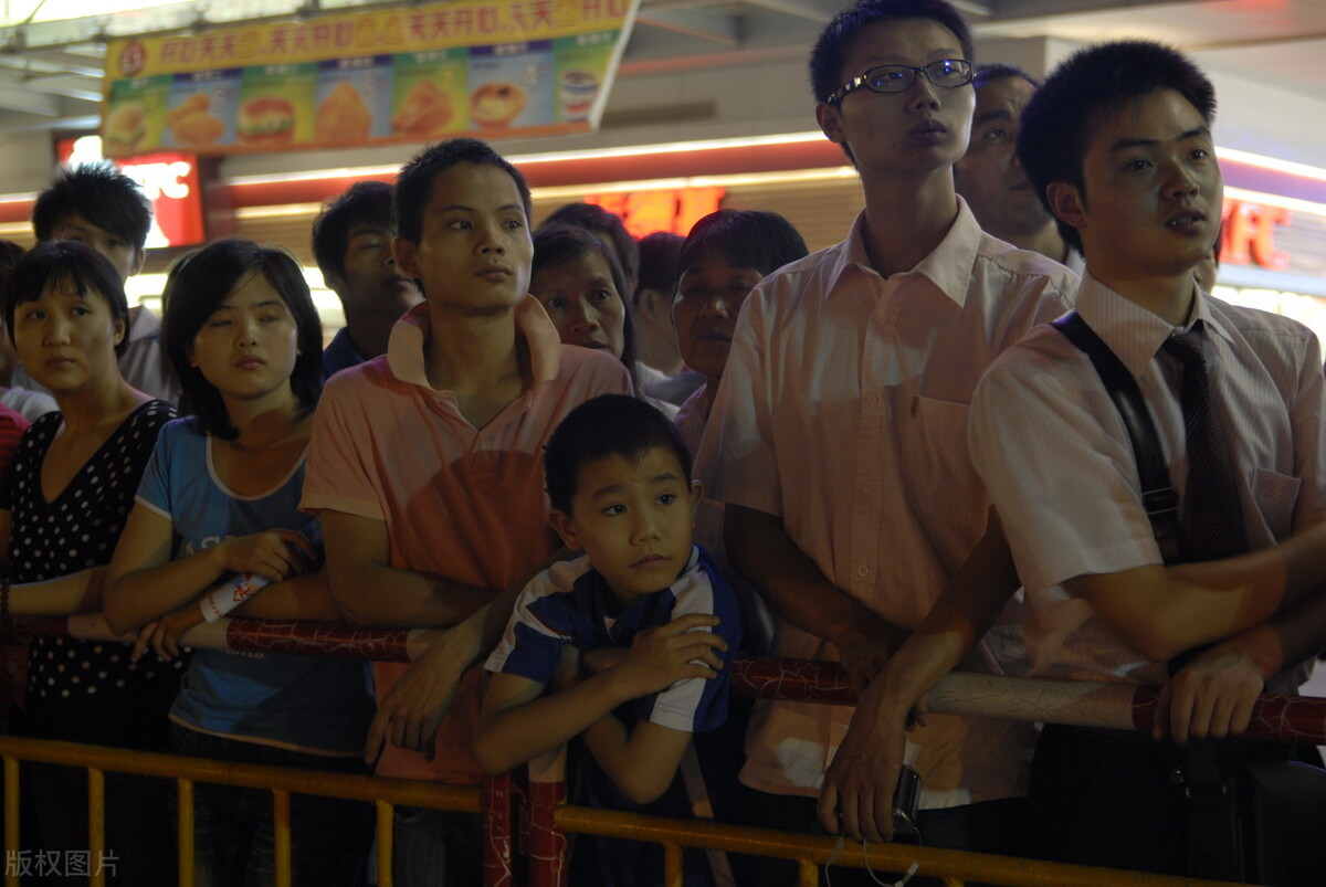 我，90后车站检票员，经常挨骂，但正式工7K的工资真香