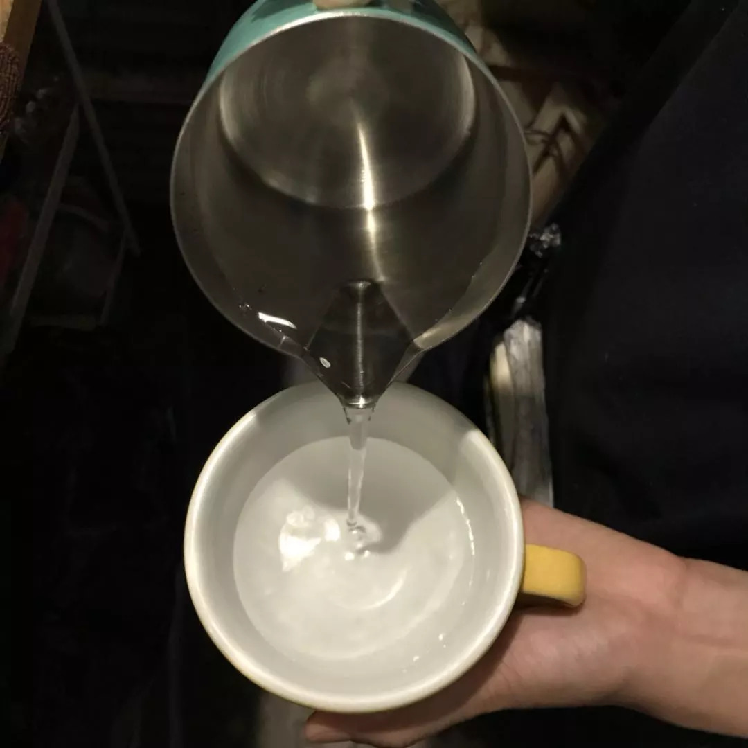 拿铁咖啡｜热拿铁和冰拿铁的做法，在家就能学会！
