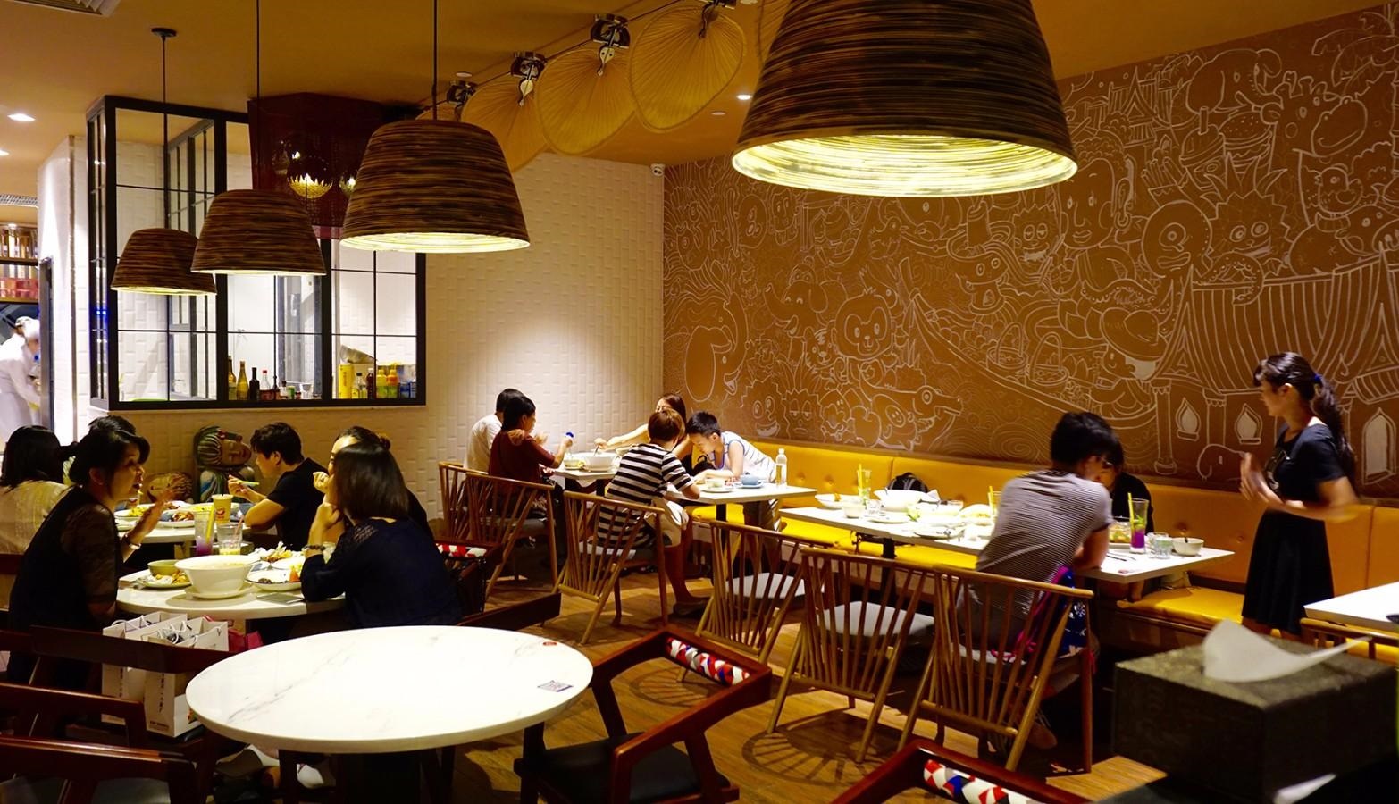 这家餐厅免费吃饭！结果不亏反赚，不到一月入账三百多万