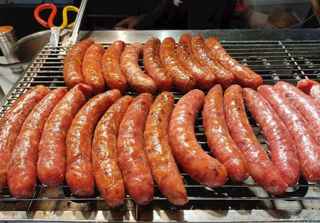 摆地摊火了，这4种小吃能卖，做好了，赚的比上班还多