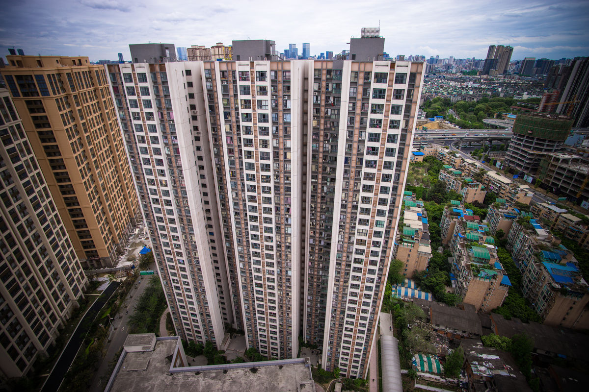 今天购买高层电梯楼的房东，30年后退休时或许会大幅贬值