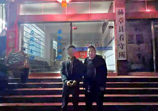 云南一男子分手后求复合遭拒，深更半夜将女方父母的坟墓给挖了