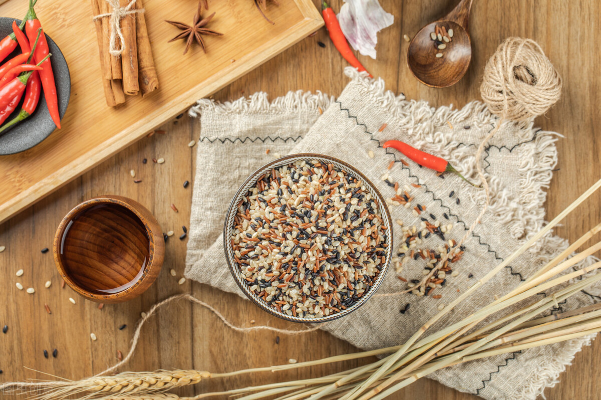 我高中毕业，18年厨师月入4k没保险，不吃学习苦就要吃生活苦