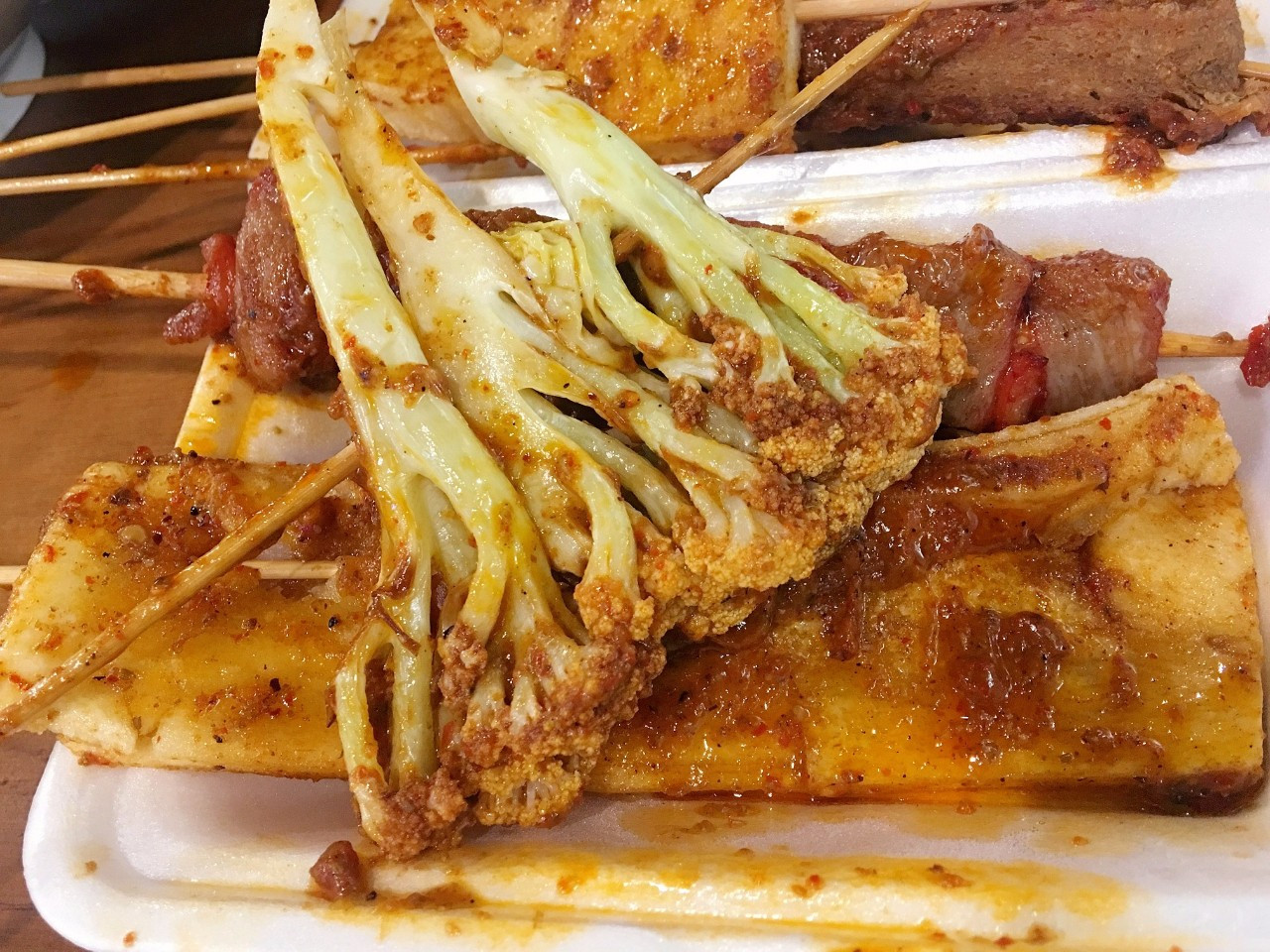 摆地摊火了，这4种小吃能卖，做好了，赚的比上班还多