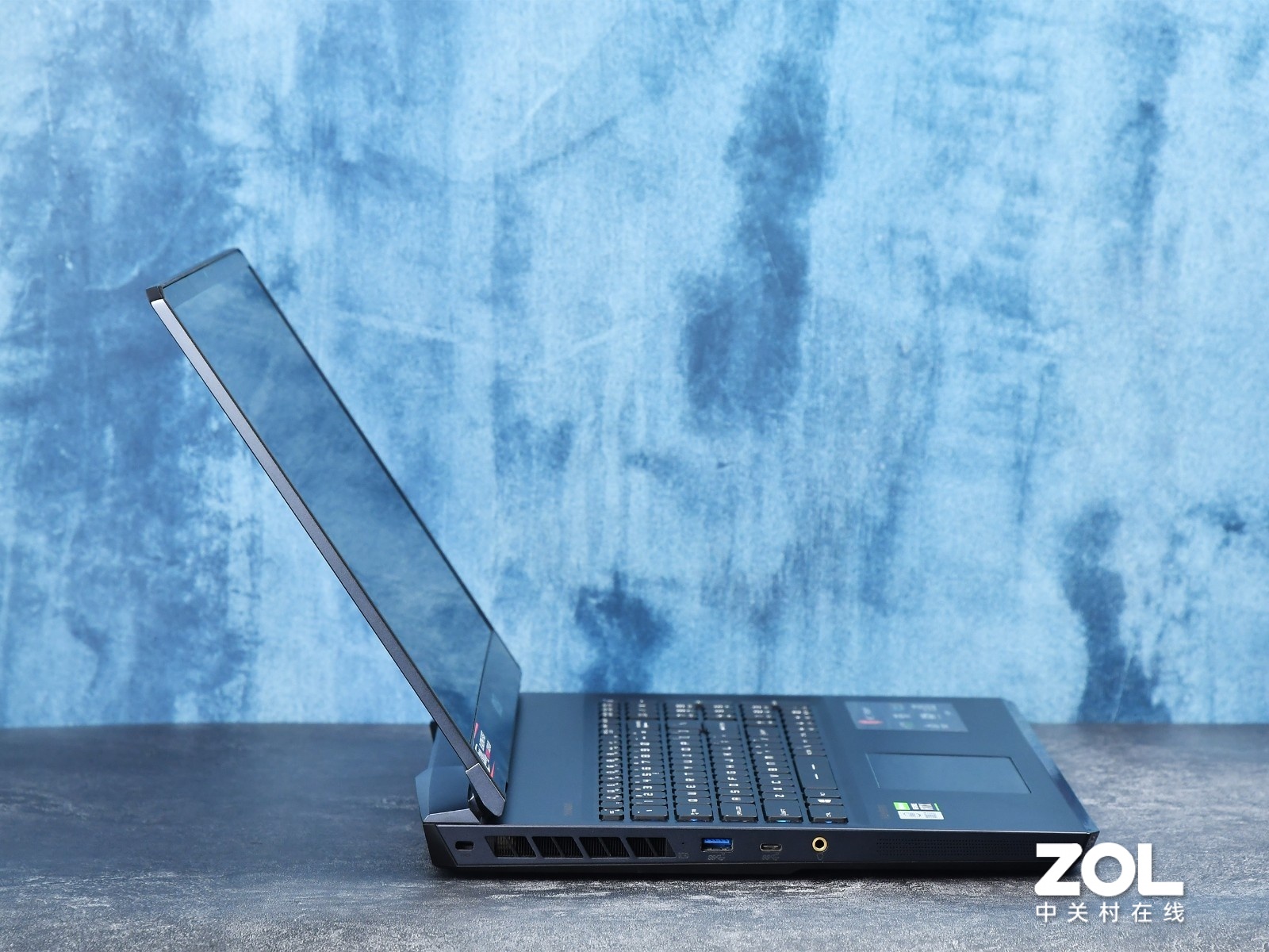 旗舰平台游戏怪兽 微星强袭2 GE76图赏