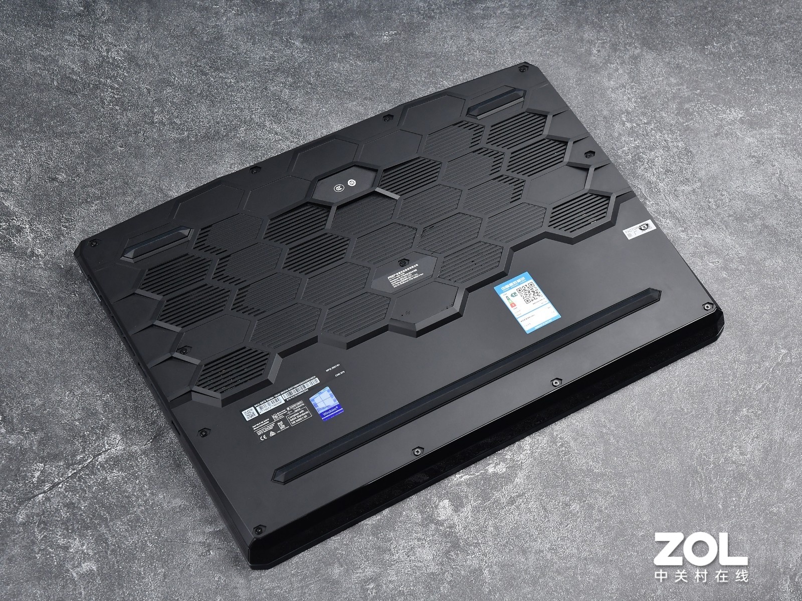 旗舰平台游戏怪兽 微星强袭2 GE76图赏