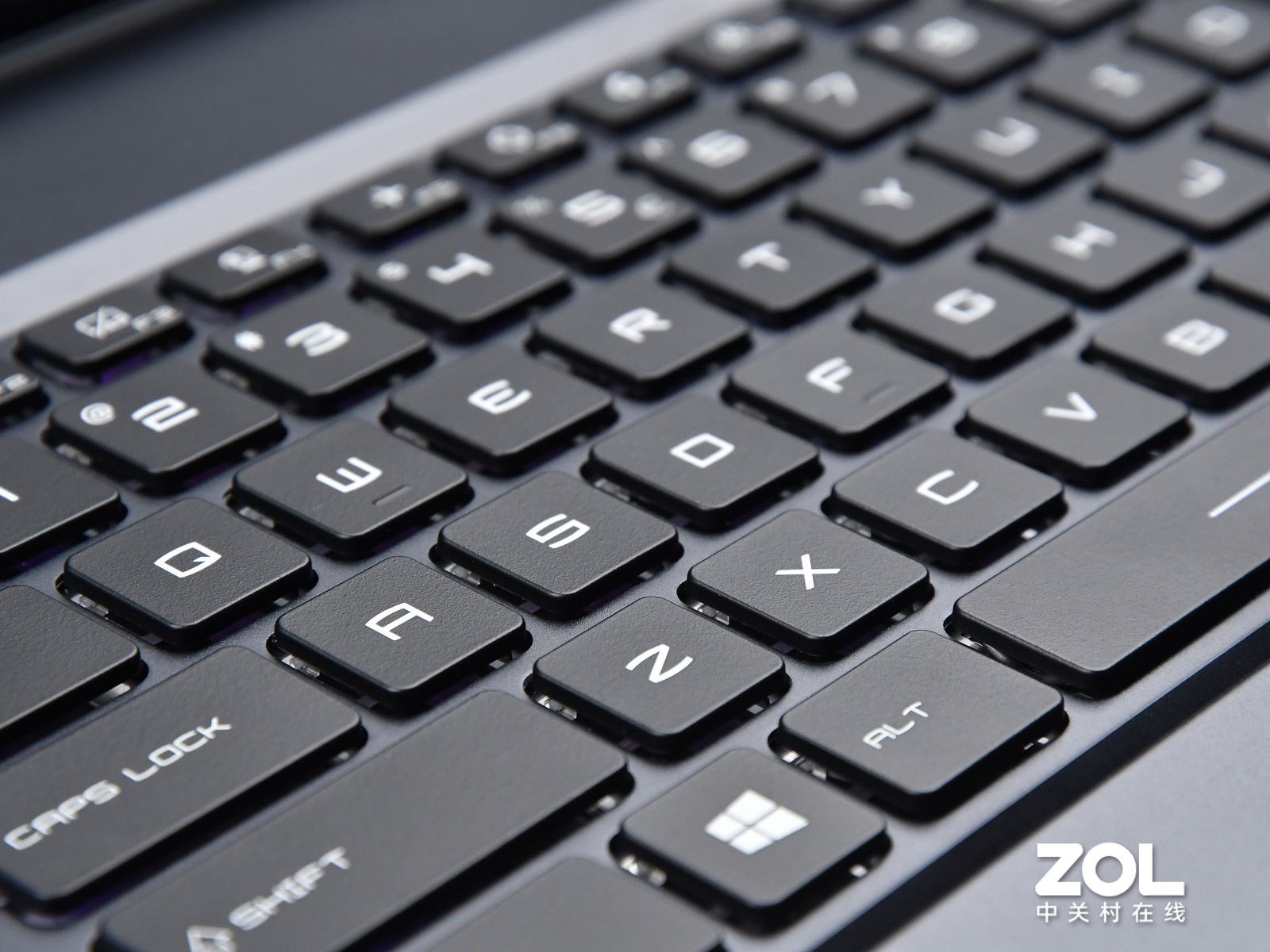 旗舰平台游戏怪兽 微星强袭2 GE76图赏