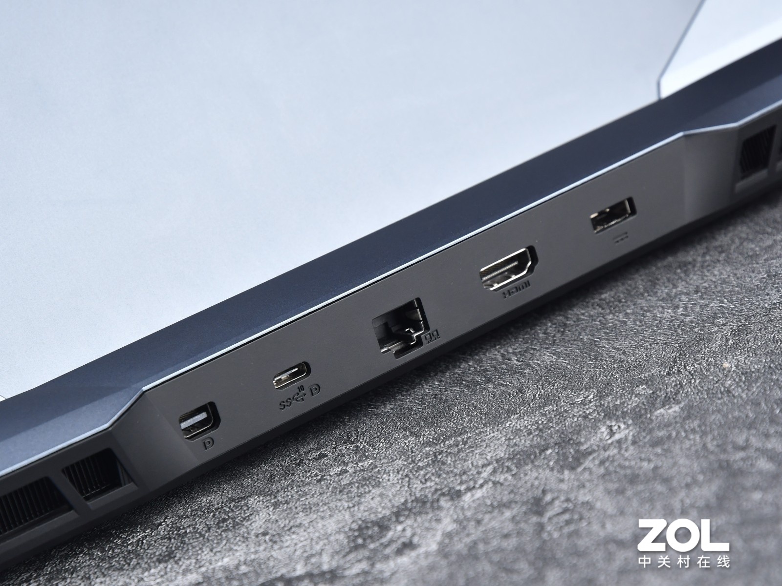 旗舰平台游戏怪兽 微星强袭2 GE76图赏