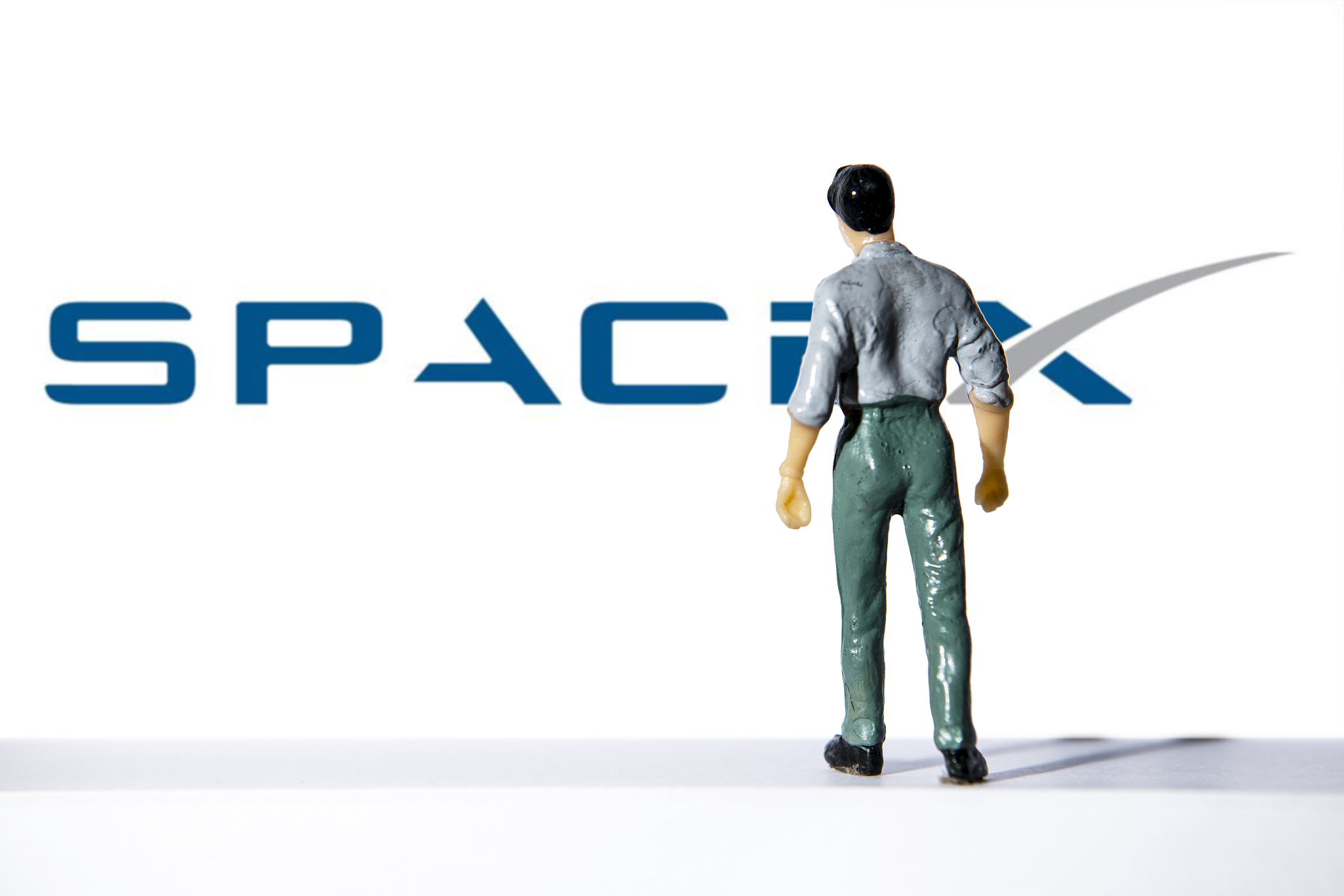 华为小米应用商店暂停下载耐克阿迪APP；苹果地图已搜不到HM