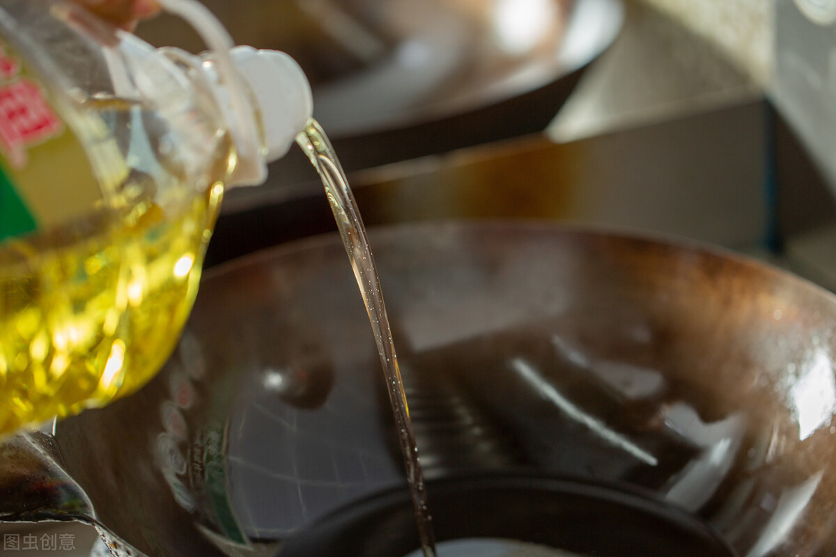 我高中毕业，18年厨师月入4k没保险，不吃学习苦就要吃生活苦