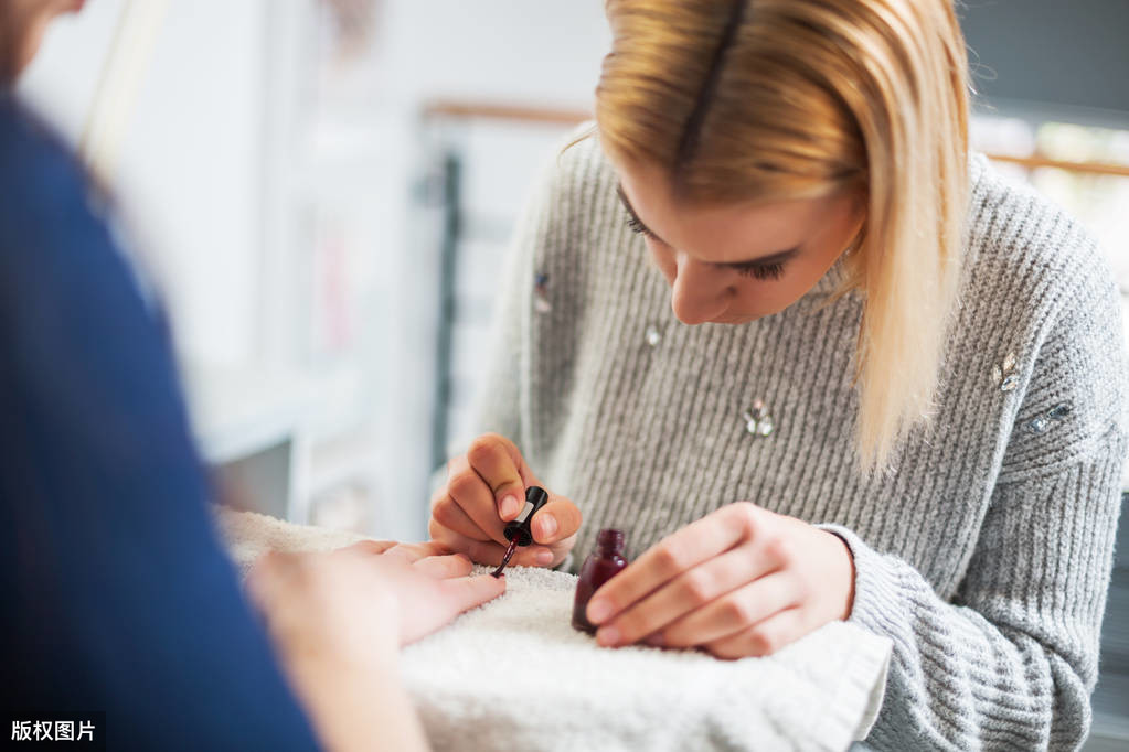 低学历女生适合什么职业？这三个职业不挑学历，收入还高