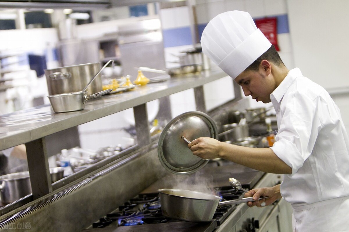 我高中毕业，18年厨师月入4k没保险，不吃学习苦就要吃生活苦