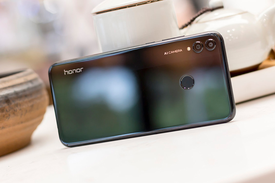 荣耀8X还值得买吗？硬件配置被新品碾压，但这价格又有点香