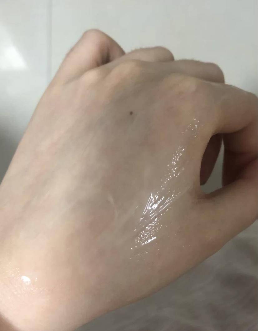 秋冬护手霜测评，欧舒丹马鞭草水润易推开，艾惟诺燕麦粘稠难闻