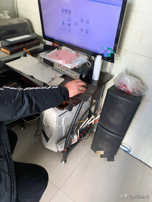 打印机突然不能打印了，我一分钟修好，老板不想付钱：太简单了