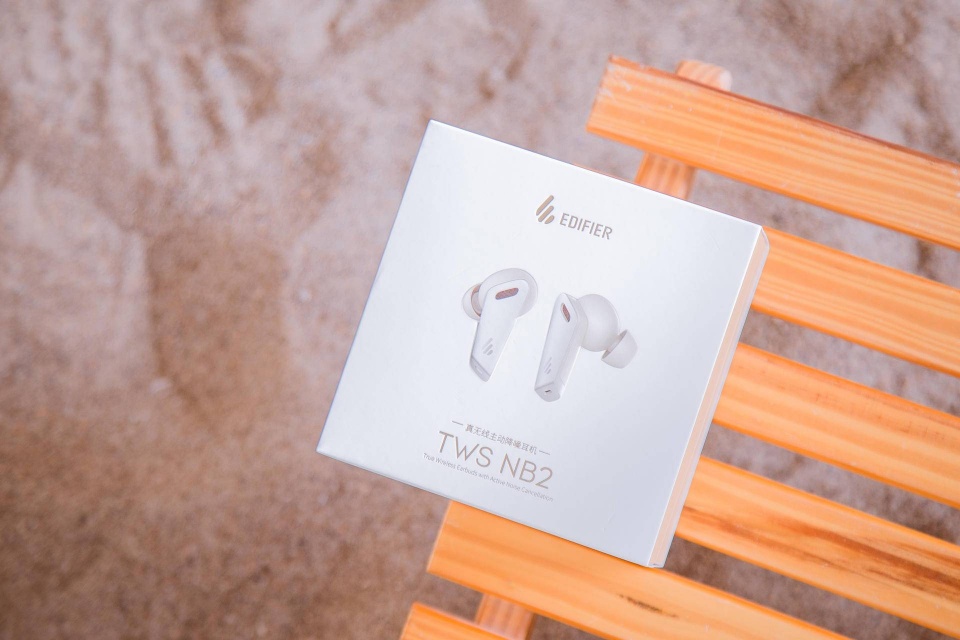 又一国产黑马,百元降噪耳机也能媲美AirPods,漫步者NB2有多强