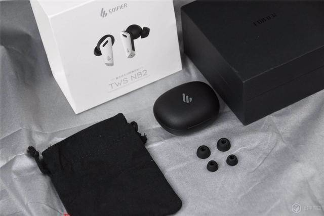 又一国产黑马,百元降噪耳机也能媲美AirPods,漫步者NB2有多强