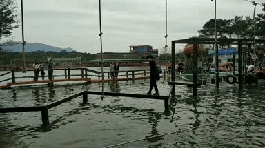 快速为视频添加背景音乐，并自动添加字幕