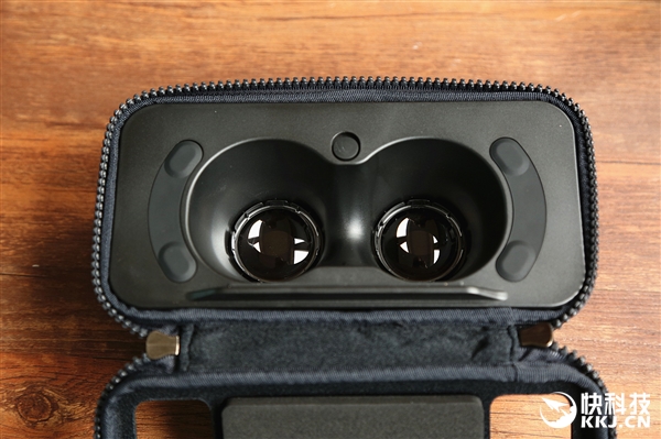 设计巧妙！小米VR眼镜开箱：装下6.44寸手机