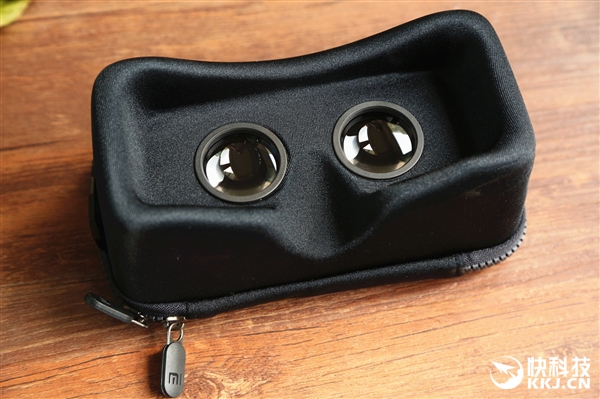 设计巧妙！小米VR眼镜开箱：装下6.44寸手机