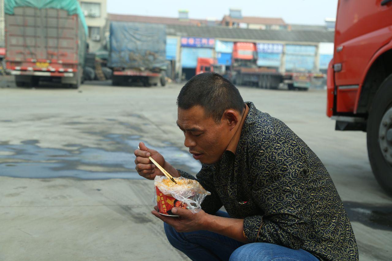 两大行业面临招人难，月薪2万还招不到员工，到底咋回事？