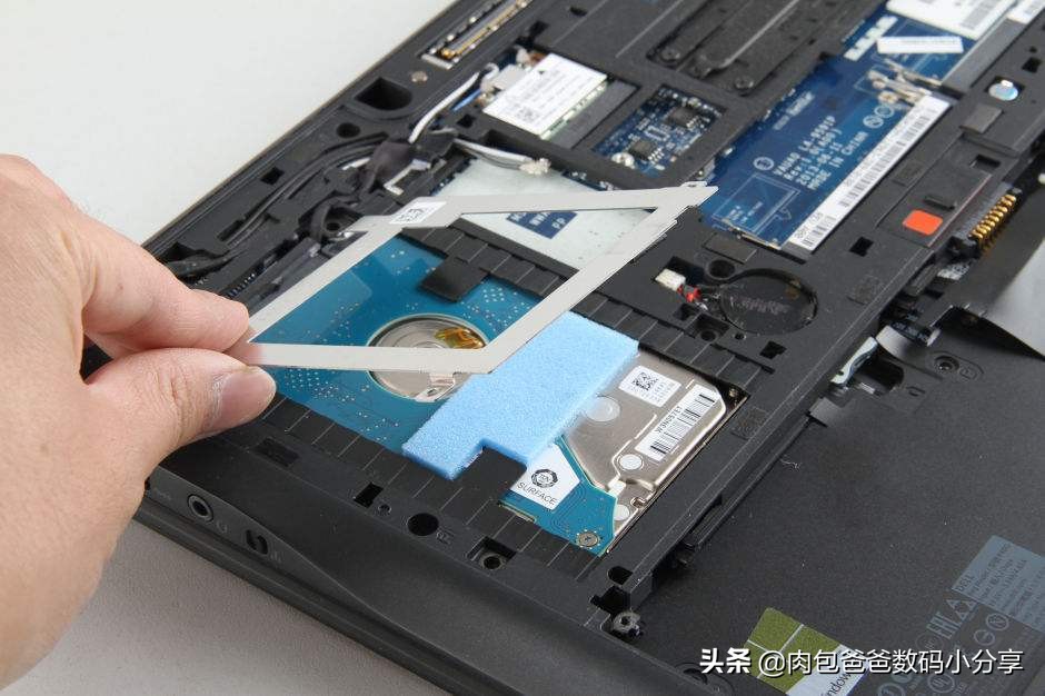 分享一下我最喜爱的移动硬盘盒，防摔高速炫酷自带线