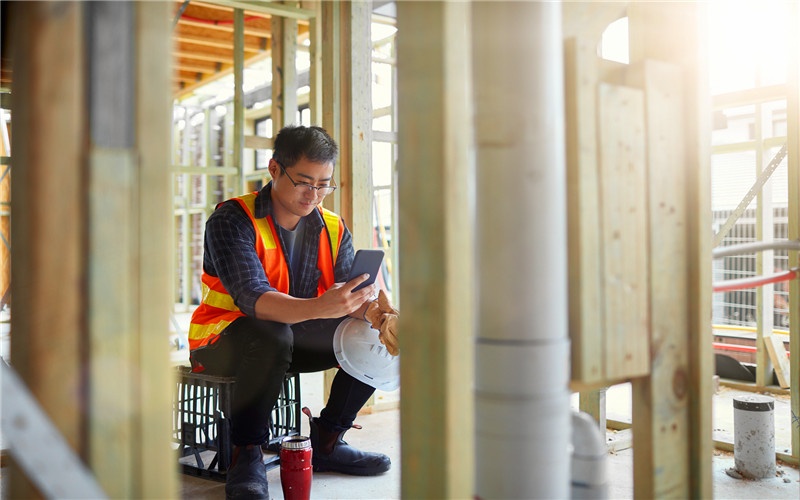 创业失败者不要自甘沉沦，不能一直以老赖为借口，要积极行动起来