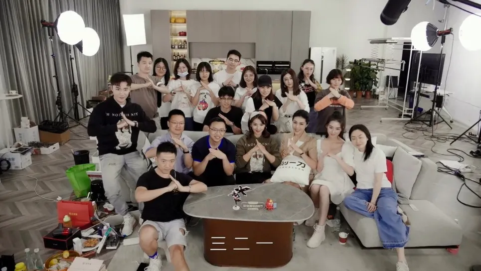 刘涛收了刀，但还在江湖飘