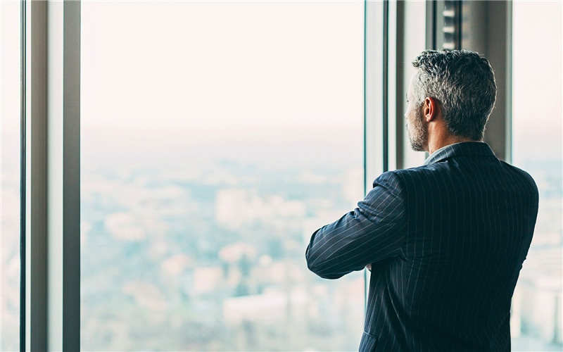 50岁的人负债太多，一辈子也还不清了，应该怎样面对未来？