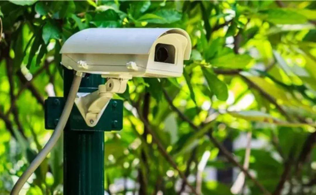 续航超过120天，不插电也能用的360智能摄像机云台电池版