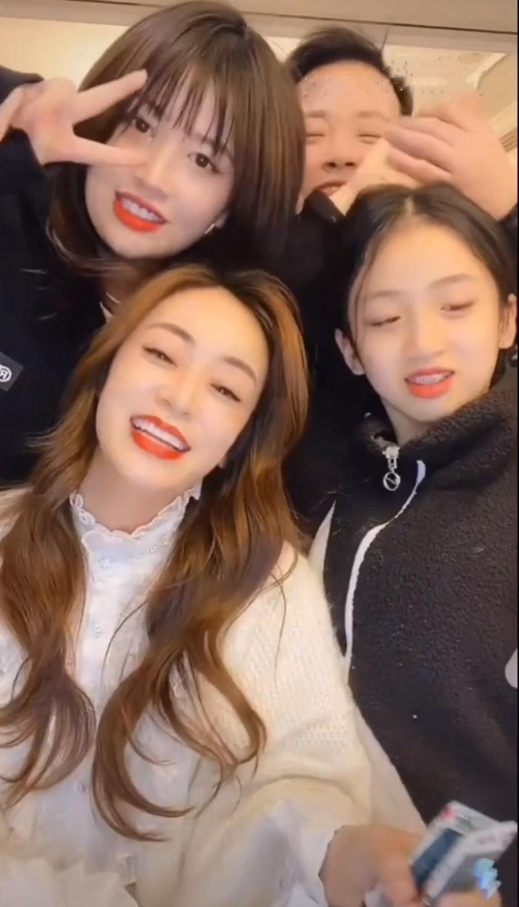 知名网红夫妇官宣离婚！男方净身出户只拿50万，分开后仍直播赚钱