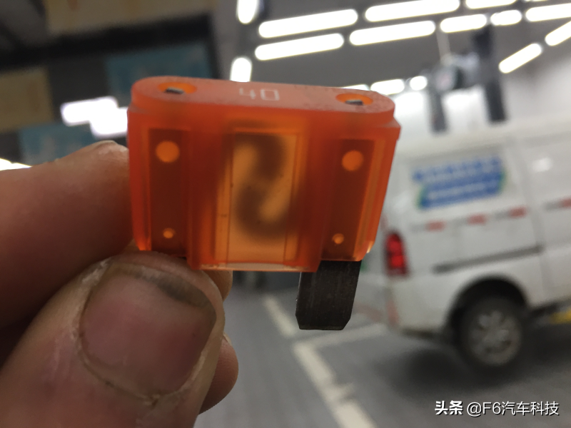 奥迪A6L仪表盘与中控显示屏黑屏、无显示故障 |F6专家课堂